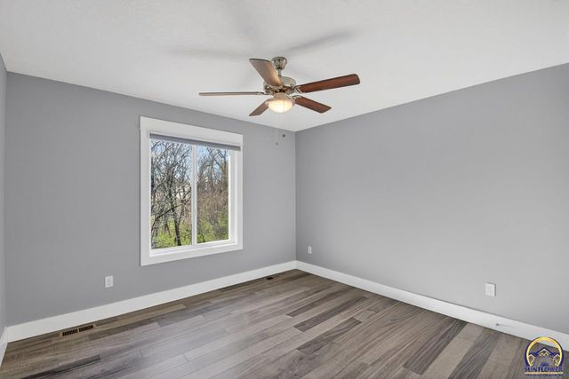 3321 SE 23rd ST, Topeka, KS 66605