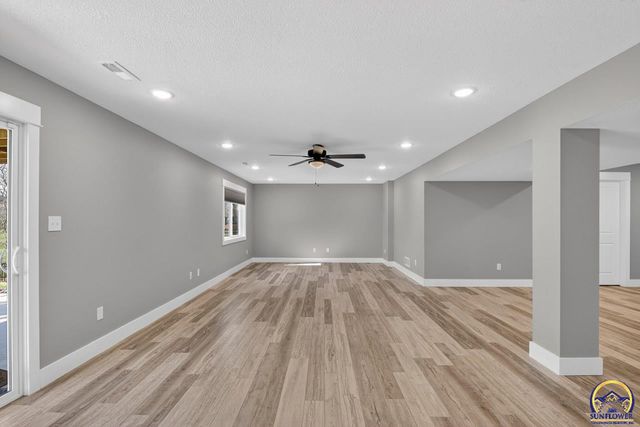 3321 SE 23rd ST, Topeka, KS 66605