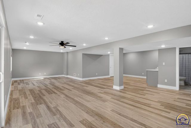 3321 SE 23rd ST, Topeka, KS 66605