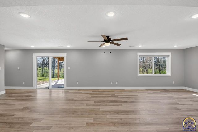 3321 SE 23rd ST, Topeka, KS 66605