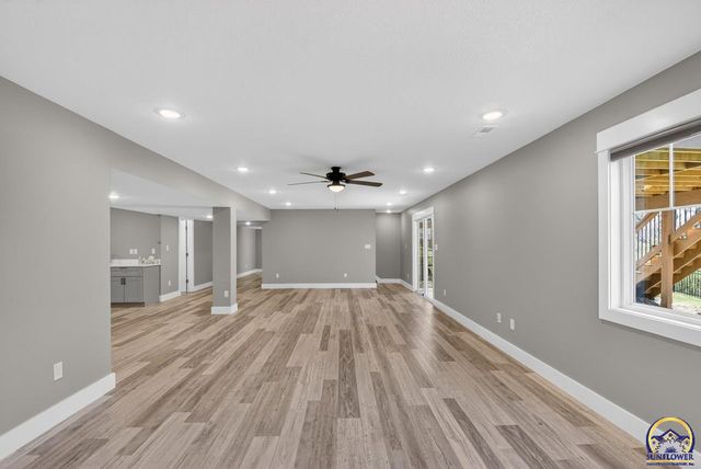 3321 SE 23rd ST, Topeka, KS 66605