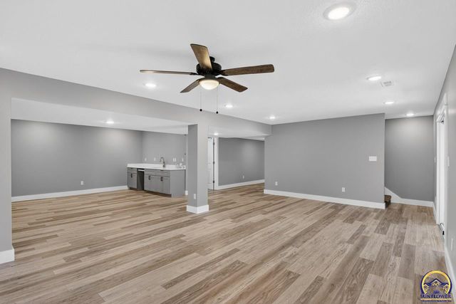 3321 SE 23rd ST, Topeka, KS 66605