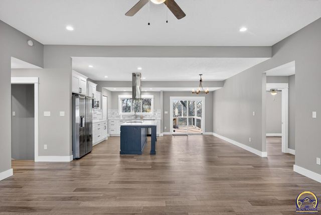 3321 SE 23rd ST, Topeka, KS 66605