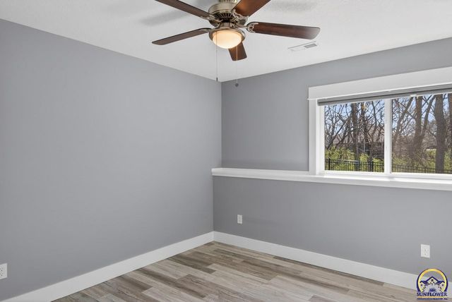 3321 SE 23rd ST, Topeka, KS 66605