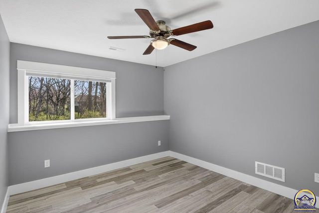 3321 SE 23rd ST, Topeka, KS 66605