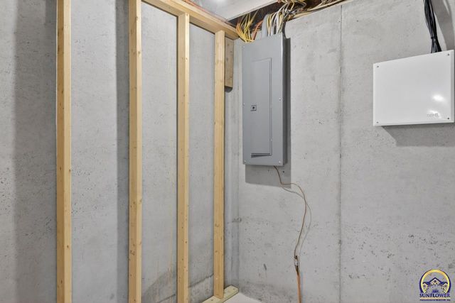 3321 SE 23rd ST, Topeka, KS 66605