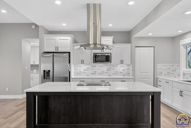 3321 SE 23rd ST, Topeka, KS 66605