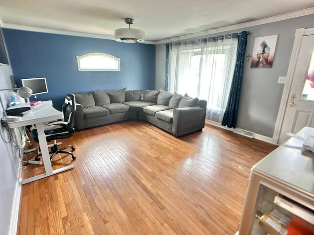 2918 100th Street, Highland, IN 46322