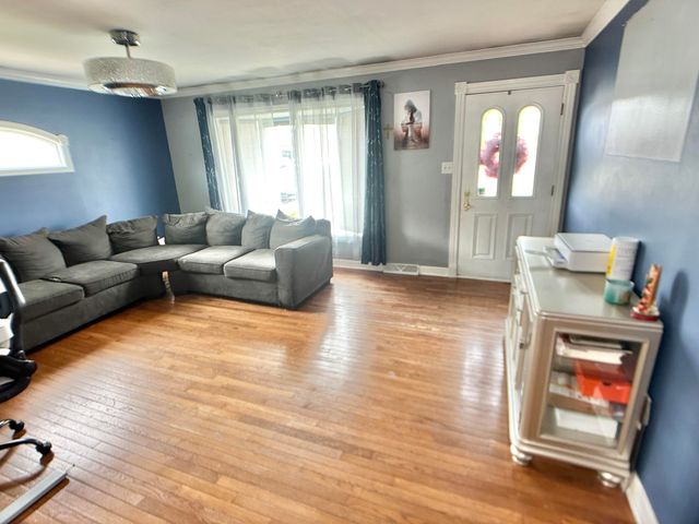 2918 100th Street, Highland, IN 46322