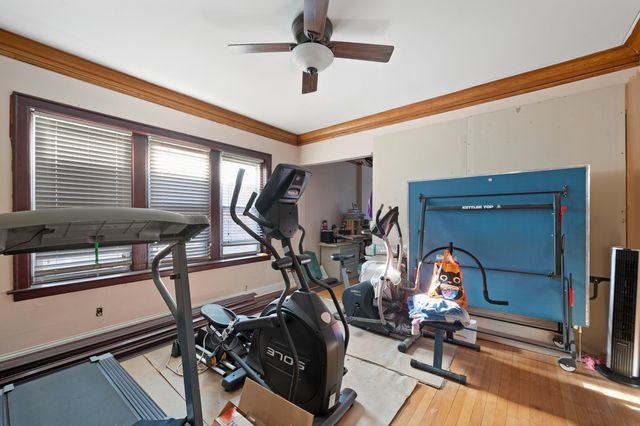 9517 S Escanaba Avenue, Chicago, IL 60617