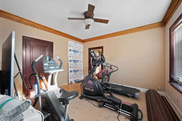 9517 S Escanaba Avenue, Chicago, IL 60617