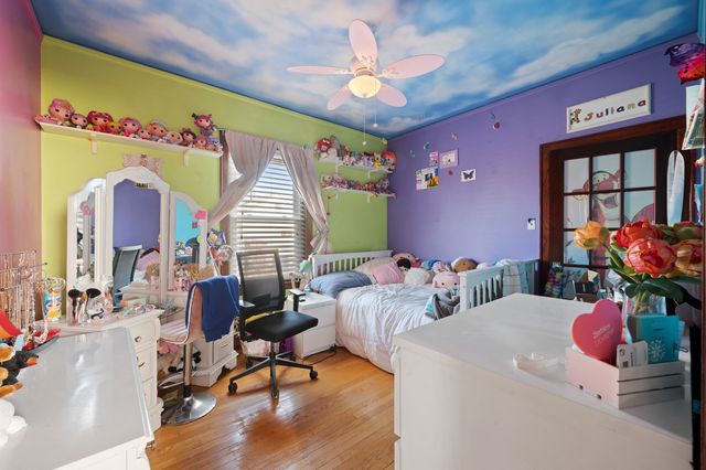 9517 S Escanaba Avenue, Chicago, IL 60617