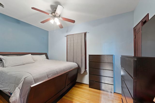 9517 S Escanaba Avenue, Chicago, IL 60617