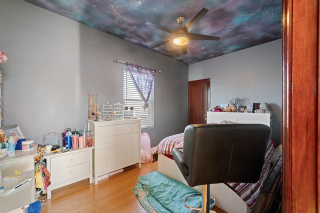 9517 S Escanaba Avenue, Chicago, IL 60617