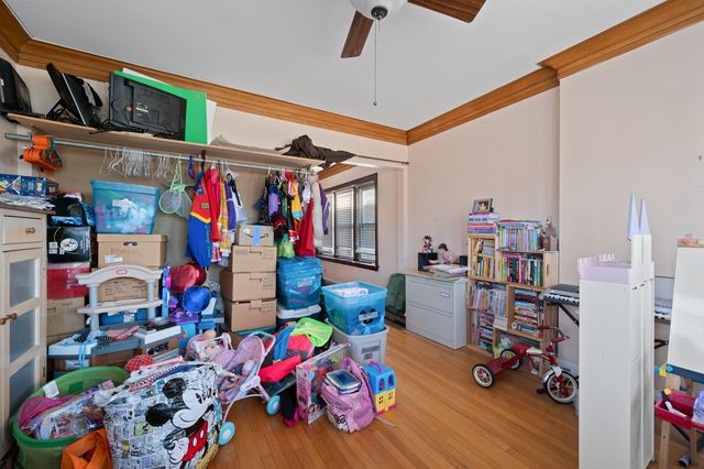 9517 S Escanaba Avenue, Chicago, IL 60617