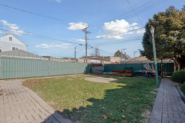 9517 S Escanaba Avenue, Chicago, IL 60617