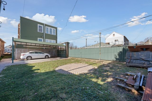 9517 S Escanaba Avenue, Chicago, IL 60617