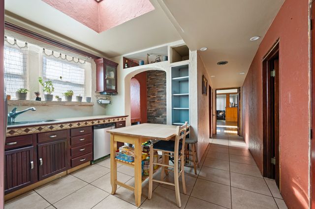 9517 S Escanaba Avenue, Chicago, IL 60617