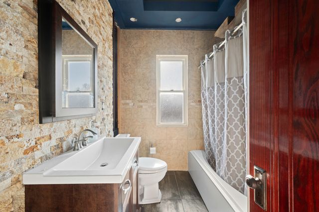 9517 S Escanaba Avenue, Chicago, IL 60617