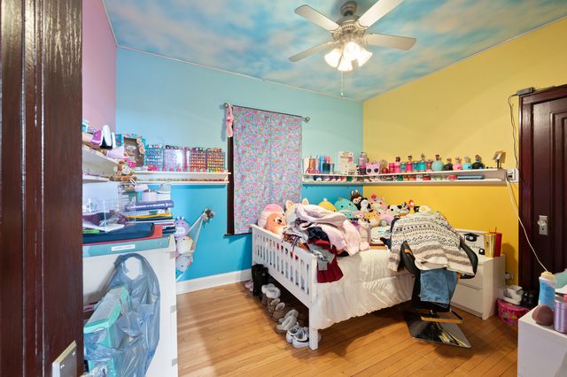 9517 S Escanaba Avenue, Chicago, IL 60617