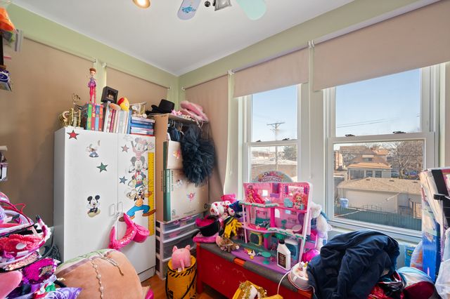 9517 S Escanaba Avenue, Chicago, IL 60617