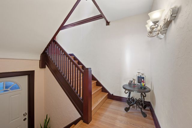 9517 S Escanaba Avenue, Chicago, IL 60617