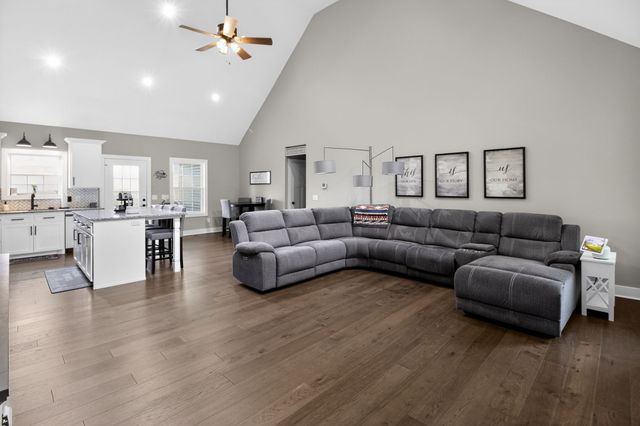 1885 Oak Grove Rd, Red Boiling Springs, TN 37150