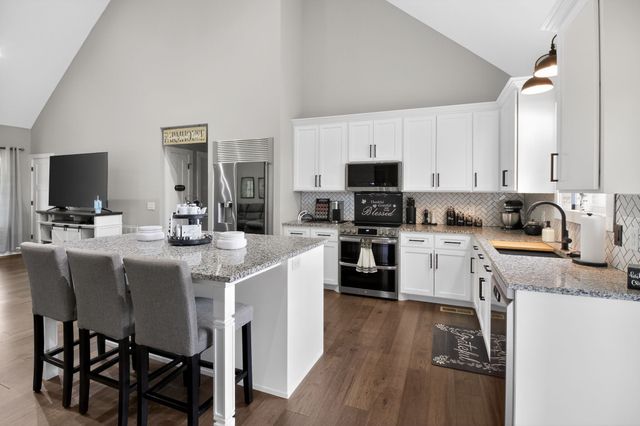 1885 Oak Grove Rd, Red Boiling Springs, TN 37150