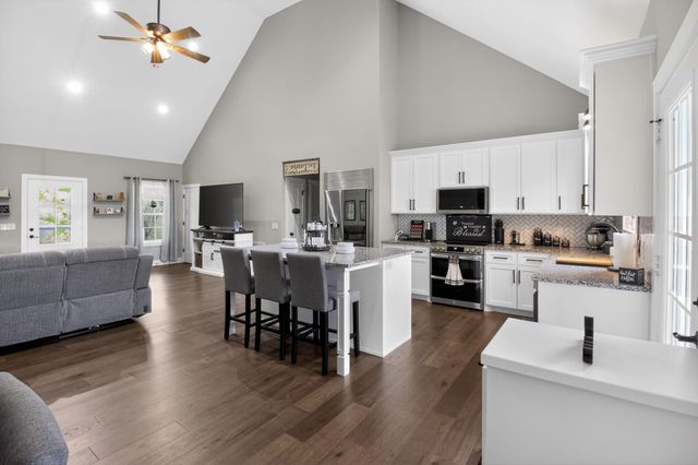 1885 Oak Grove Rd, Red Boiling Springs, TN 37150