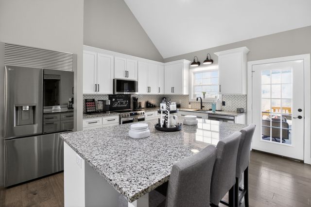 1885 Oak Grove Rd, Red Boiling Springs, TN 37150