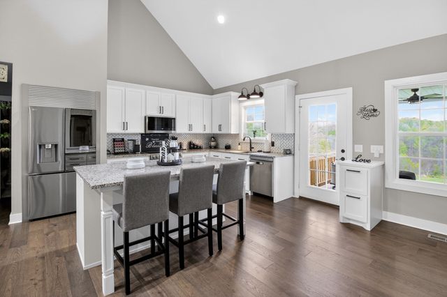 1885 Oak Grove Rd, Red Boiling Springs, TN 37150
