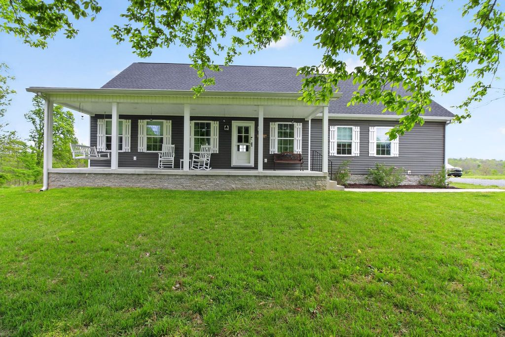 1885 Oak Grove Rd, Red Boiling Springs, TN 37150
