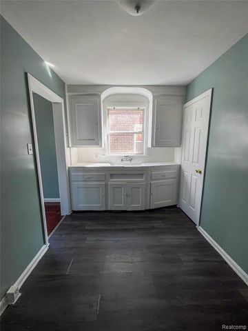 15456 Saratoga Street, Detroit, MI 48205