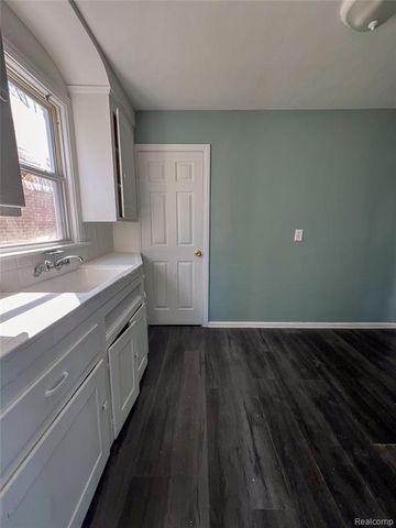 15456 Saratoga Street, Detroit, MI 48205