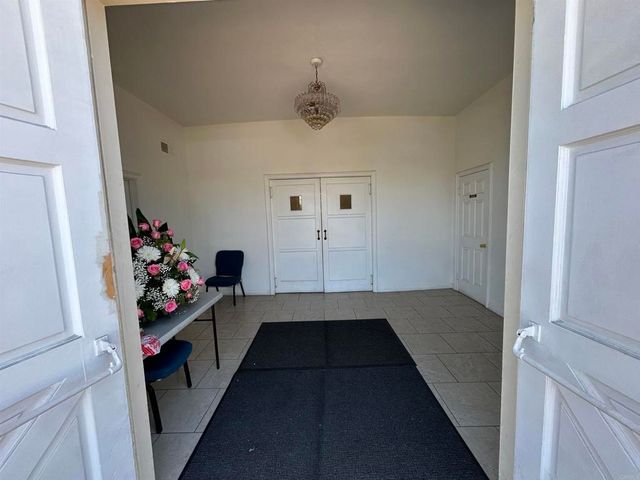 1202 E Plymouth Street, Long Beach, CA 90805