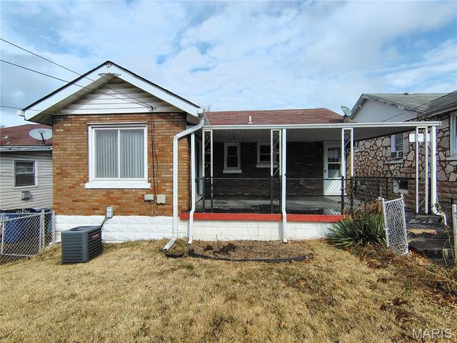 6906 Leedale Drive, Velda Village, MO 63121