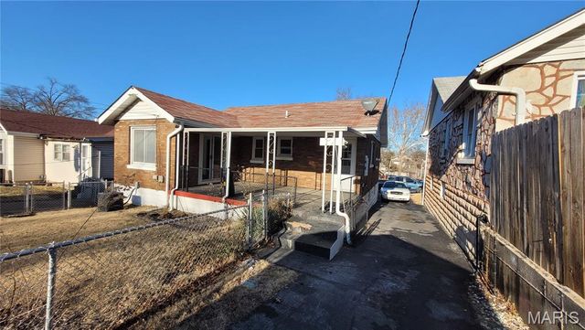 6906 Leedale Drive, Velda Village, MO 63121