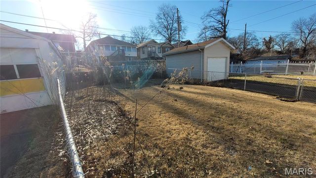 6906 Leedale Drive, Velda Village, MO 63121