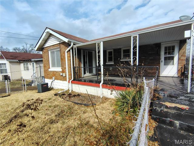 6906 Leedale Drive, Velda Village, MO 63121