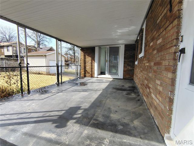 6906 Leedale Drive, Velda Village, MO 63121