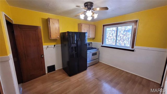 6906 Leedale Drive, Velda Village, MO 63121