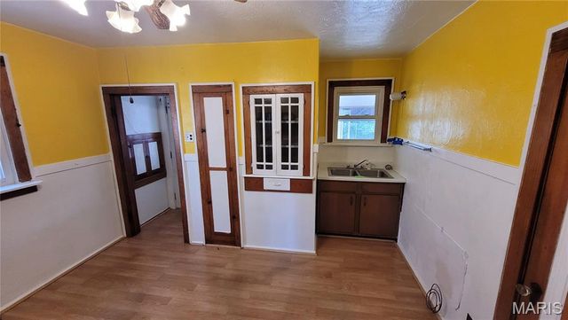 6906 Leedale Drive, Velda Village, MO 63121