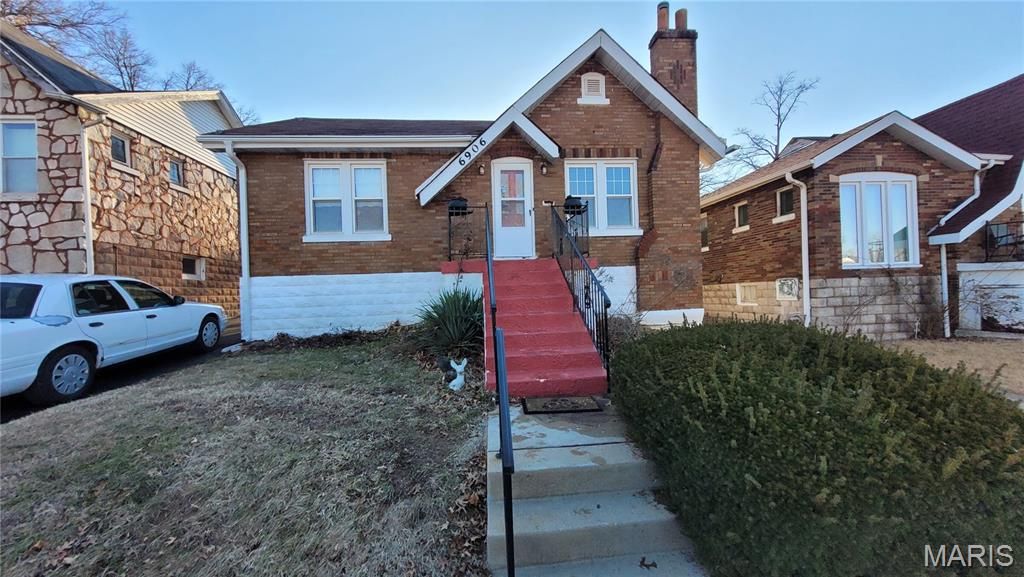 6906 Leedale Drive, Velda Village, MO 63121