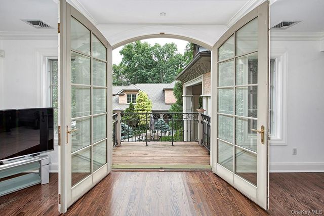 301 Whippoorwill Road, Chappaqua, NY 10514