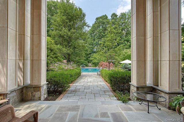 301 Whippoorwill Road, Chappaqua, NY 10514