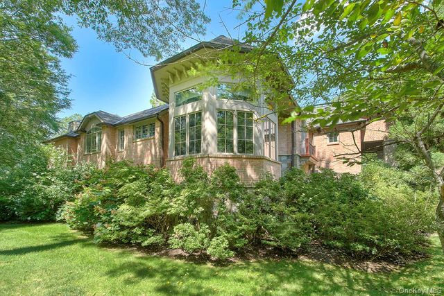 301 Whippoorwill Road, Chappaqua, NY 10514