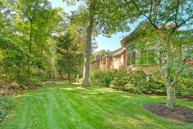 301 Whippoorwill Road, Chappaqua, NY 10514