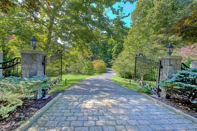 301 Whippoorwill Road, Chappaqua, NY 10514