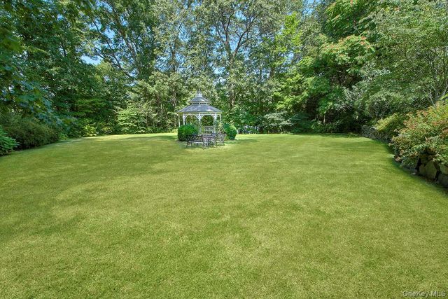 301 Whippoorwill Road, Chappaqua, NY 10514