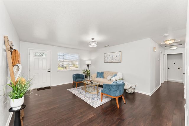 6353 La Cienega Dr, North Highlands, CA 95660